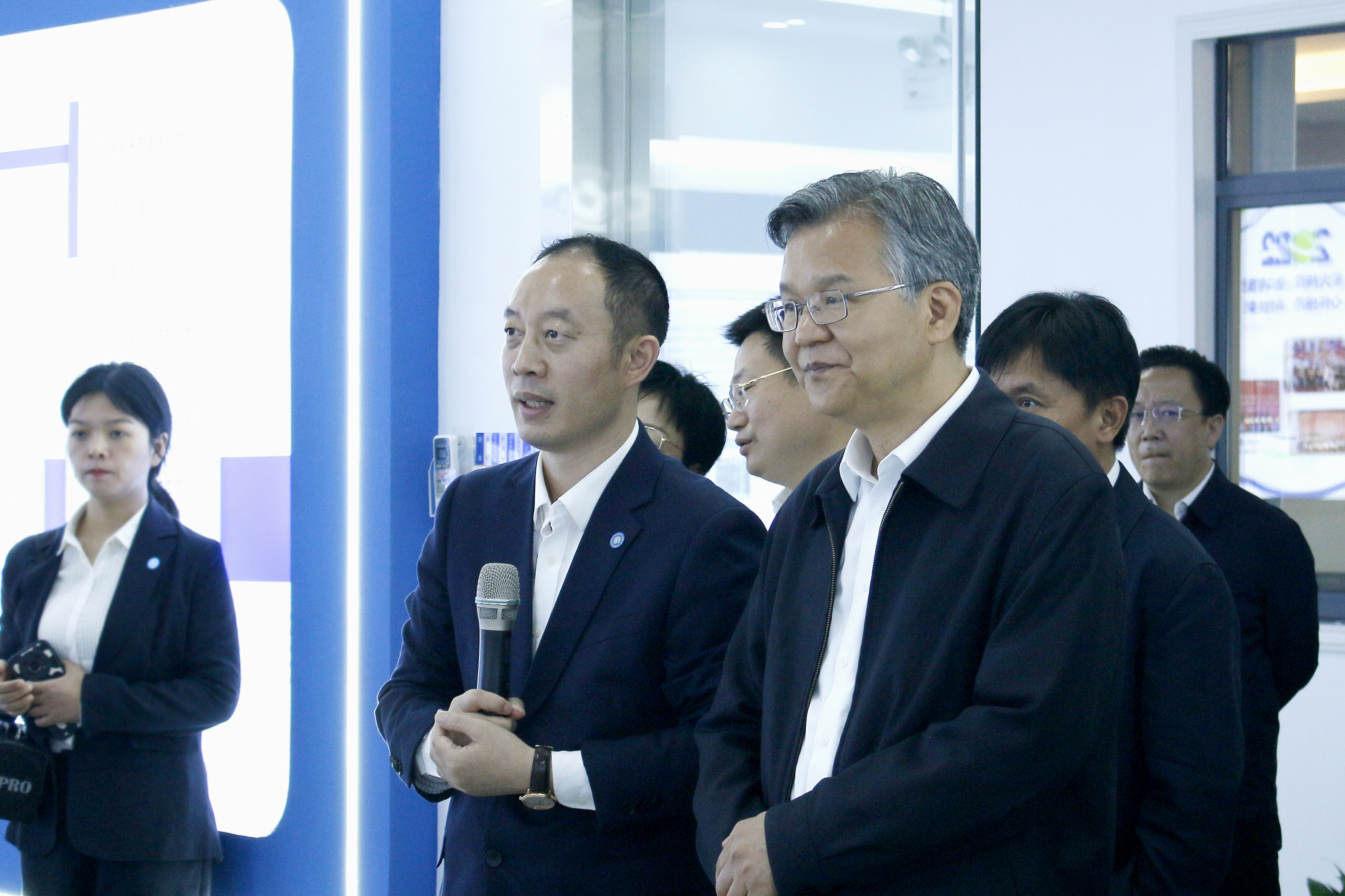 省委常委、常務(wù)副省長李殿勛一行蒞臨株洲宏大高分子材料有限公司考察調(diào)研